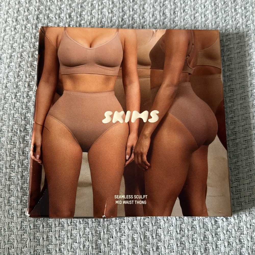 Skims seamless sculpt mid waist thong